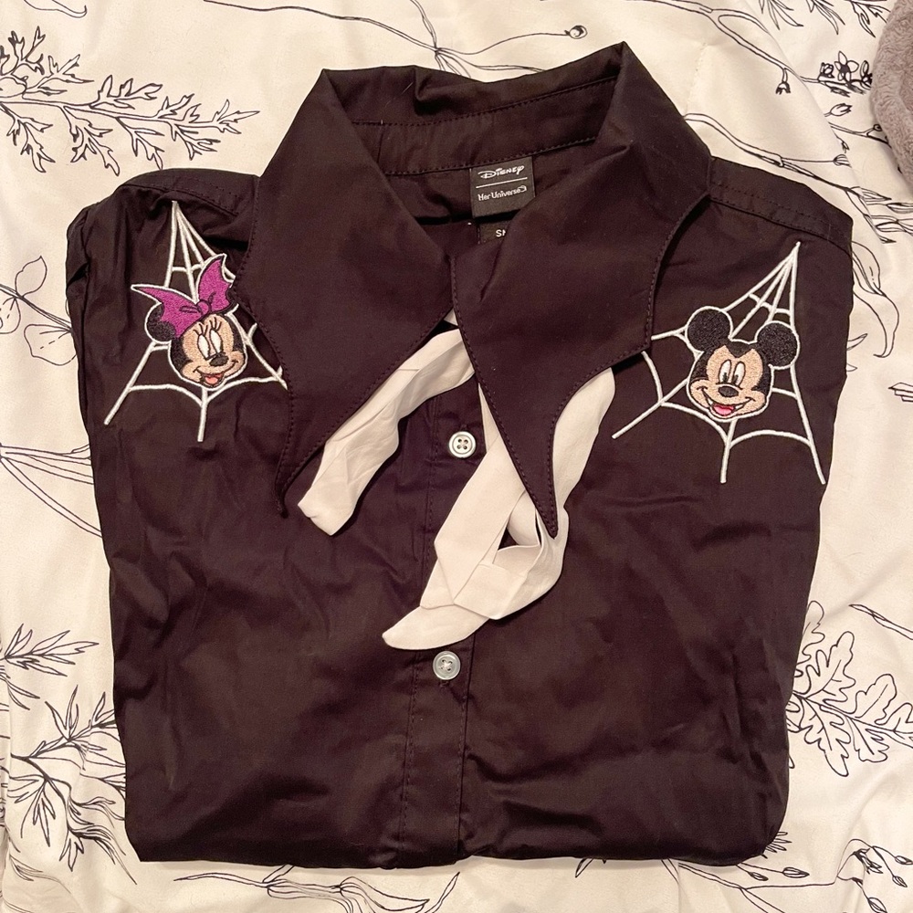 BNWT Her Universe Mickey and Minnie bat wing collared blouse